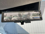 [スマートルームミラー]車両後方をミラーに映し出すため、悪天候の時でも視界は良好♪