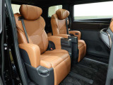 ゆとりある広々とした車内空間は、ドライブを始め買い物やレジャーなど、幅広く活躍します。一人でもみんなとでもお出かけを楽しみましょう!