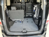 3列目のシートを容易に跳ね上げ出来るので大型の荷物もさっと積むことが出来ます。