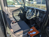 ドライバー目線で使いやすい運転席エリア。長時間の移動でも過ごしやすい設計になっています。