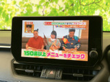 テレビ番組を画面で視聴でき、停車中の待ち時間も車内で過ごしやすくなります。見やすい大きさの画面で、映像を楽しみたい場面に便利な装備としてご活用いただけます。