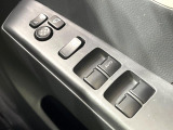 【電動格納ミラー】サイドミラーは電動格納式となっており、狭い駐車場でもキズがつくリスクを抑えられます。