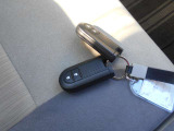 ご希望車の細部の写真をメールで送らせていただいております。来店ができない方でも指定いただいた箇所など何枚でもお送りいたします。