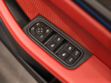 車両に関するお問合せは、ポルシェセンター神戸 六甲アイランド認定中古車センター TEL 078-846-3441までご連絡ください。