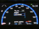 【RSA】前方カメラまたはナビゲーションシステム (情報を取得した場合)を使って特定の道路標識や信号などを認識し、ディスプレイ表示やブザーで運転者にお知らせ。