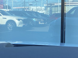 車速やナビのルート誘導などを表示してくれるアクティブ・ドライビング・ディスプレイ。視線や焦点調節が少なく済み、気持ちよく安全に運転を楽しめます。