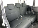 後部座席も当然、綺麗・清潔に仕上げております。内装の綺麗なお車は気持ちが良いですし、コンディションのいい車が多いです。