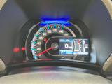 速度や各種情報を運転席から確認しやすい配置で、必要な表示を把握しやすいメーターまわりです。発光表示と目盛りも見やすく、日々の運転をサポートします。