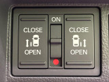 【両側パワースライドドア】スマートキーや運転席のスイッチで後席両側スライドドアの開閉が可能♪電動だから力を入れてドアを開ける必要が無く、小さなお子様でも簡単に開け閉めでき快適です♪