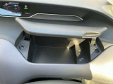 運転席側小物入れ