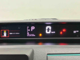 車両の前後左右に搭載した4つのカメラにより、車を真上から見ているような映像を表示。運転席から確認しにくい車両周囲の状況を把握できます。