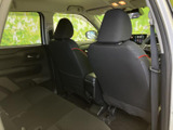 後席から前方まで見通せる車内は、同乗者にも開放感のある印象です。座面や背もたれの模様が落ち着いた雰囲気をつくり、家族でのお出かけにも活躍します。