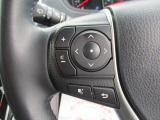 ステアリングにはさまざまなスイッチが付いておりますので運転しながらの操作も楽ちんです♪
