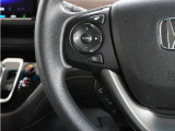 ハンドルにオーディオ操作用スイッチを備え、手を放さずに操作可能。安全性と利便性を両立しています。