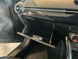 ちょっとした荷物や車検証を入れることができます★