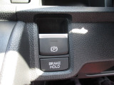 電子制御パーキングブレーキが装備されています。