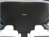【天井】シミや垂れ、タバコ焦げなどございません。キレイな状態が保たれており、ご納車前にも丁寧にクリーニングさせていただきます。