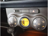 温度コントロールフルオートエアコンです。運転席で温度設定ができます。冷え性の方が乗っても安心ですね♪