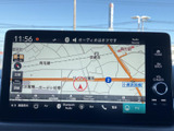 道路や周辺施設、現在地を地図上で確認でき、目的地までの位置関係を把握する際に役立ちます。表示内容を見ながら行き先を確認できるため、慣れない場所への移動時にも便利です。
