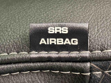 車両側方からの衝撃を緩和するSRSサイドエアバッグ(運転席/助手席)に加えて,SRSカーテンシールドエアバックも標準装備