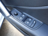 シンプルさと機能性が両立しており、ドイツ車らしい良いインテリアになっています。手の込んだ手法で静かで快適な室内を実現させています。