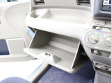 当店の在庫車両は、お客様に安心いただき気持ちよくお乗りいただけるように、自社の商品化工場でボディ洗浄・磨き・車内清掃・除菌・消毒を実施済みです。