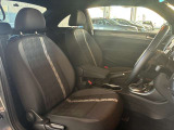 専用シートは少し固めなシートです。しっかりと体を支えてくれるシートは長時間運転の疲労を軽減してくれます。