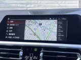 【純正ナビゲーション】BMWのナビゲーションは操作性も良く、詳細な地図情報と交通状況を見やすく表示し、快適なドライビングをサポートしながら目的地までナビゲートします