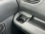 助手席の前にもドリンクホルダーが装備されていますのでとても便利です。