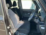 運転席まわりです。実際に座ってみて、乗り心地を体験してみてください。