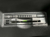 純正ETCでビルトインです。インパネに収まり見た目もスッキリです!高速道路の料金所でお金を用意する手間がいりません!