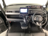 【前方視界】開放的な前方視界!運転がしやすく疲れにくいです♪窓が大きく、見通しがとっても良いおクルマですよ♪