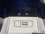 電動パーキングでホールド機能があり信号待ちでのパーキング操作が自動で行えます。