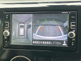 アラウンドビューモニター装備!空から見ているような映像によって不慣れな場所での車庫入れや縦列駐車等はもちろん狭い道でのすれ違いも安心♪