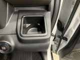 運転席側ドリンクホルダー