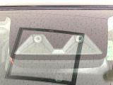 【スマートアシスト】走行中に前方の車両等を認識し、衝突しそうな時は警報とブレーキで衝突回避と被害軽減をアシスト。より安全にドライブをお楽しみいただけます。