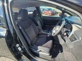 体にフィットし運転する楽しさを感じられるシートです