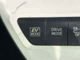「EVモード」「ECOモード」「PWRモード」等の切り替えができます。エアコンの利きやアクセルの反応に違いがあります。燃費重視や走行重視で切り替える方が多いです。