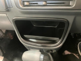 品質へのこだわり!フロアマットやシートなど車内をキレイに清掃し、ニオイや汚れなどを徹底的にクリーニングしてもらっております。室内はピカピカです☆