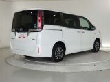両側パワースライドドア付きだから、狭い駐車スペースなどでの 乗り降りラクラク!小さなお子さまのいるご家庭には嬉しい装備。