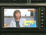 画面にはテレビ番組が表示され、停車中の待ち時間などに楽しめます。映像とテロップを大きく確認でき、同乗者と過ごす車内の時間にも活用しやすい装備です。