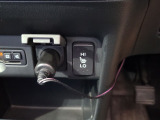 【シートヒーター(運転席・助手席)】シートを素早く温め、冬場でも快適にお使いいただけます。