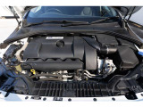 エンジンはパワフルな3Lターボエンジンを搭載。走りと実用性を兼ね備えた車両です。