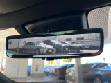 【デジタルインナーミラー】後席の大きな荷物や同乗者で後方が確認しづらい時でも安心!カメラが撮影した車両後方の映像をルームミラー内に表示。クリアな視界で状況の確認が可能です!
