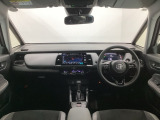 【前方視界】開放的な前方視界!運転がしやすく疲れにくいです♪窓が大きく、見通しがとっても良いおクルマですよ♪