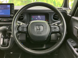 手元には各種スイッチがまとまり、運転姿勢を大きく変えずに必要な操作へアクセスしやすい配置です。メーターも視線の先にあり、運転中の確認をスムーズにサポートします。