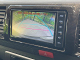 【バックカメラ】駐車時に後方がリアルタイム映像で確認できます。大型商業施設や立体駐車場での駐車時や、夜間のバック時に大活躍!運転スキルに関わらず、今や必須となった装備のひとつです!