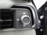 ◆そよ風アウトレット◆窓ガラスに沿って穏やかな風を吹き出すことで、エアコンが苦手な方でも快適な車内空間を作ります。外気の熱や寒さも軽減してくれるこの機能は、フロントパネルの左右に配置されています。