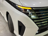 【LEDヘッドライト】悪天候や夜間走行時も良好な視界を確保し安心して運転できる高輝度LEDヘッドライトを装備!点灯速度が早く、消費電力も抑えられています。