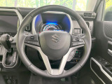 インテリアに合わせたデザインのステアリングは、運転される方のことも考え、運転しやすい形状、大きさです。是非一度、実際に触ってお確かめください。